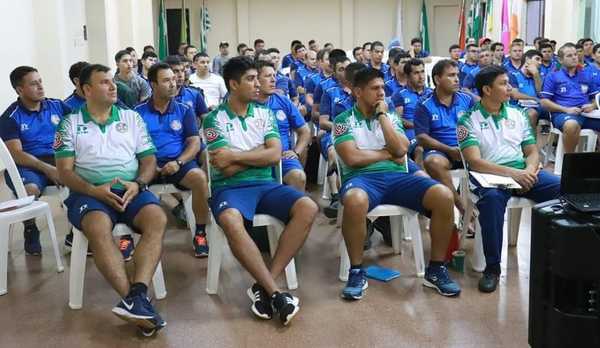 Árbitros recuerdan deuda y aclaran que no son invitados por liga local - La Clave