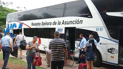 Buses con destino a la Argentina salen desde la terminal de CDE - La Clave