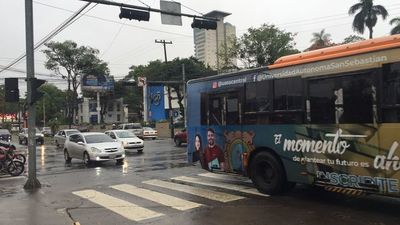 Semáforos no funcionan en avenidas Mariscal López y San Martín