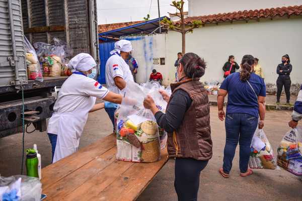 El MEC prosigue este jueves con la distribución de los kits de alimentos en 47 instituciones educativas de Asunción