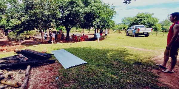 Familia que perdió todo en incendio recibe asistencia de la gobernación - Noticiero Paraguay