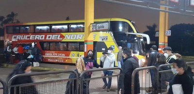 Después de casi 20 meses, llegó el primer bus proveniente de Buenos Aires
