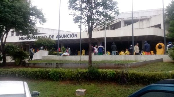 Municipalidad de Asunción: funcionarios, en “vigilia” por presupuesto - Nacionales - ABC Color