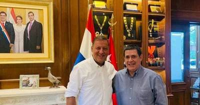La Nación / Exdiputado del PPQ anuncia que respaldará la chapa presidencial liderada por Santi Peña
