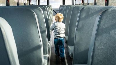 Nene de 4 años quedó encerrado en un transporte escolar