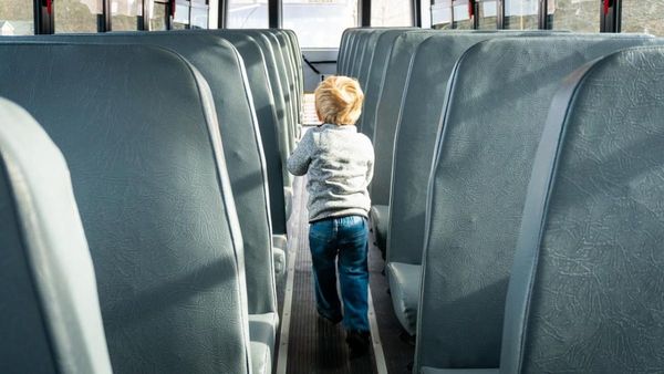 Nene de 4 años quedó encerrado en un transporte escolar