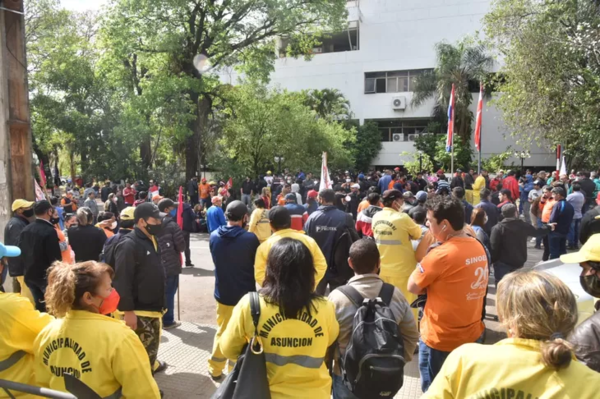 Funcionarios de la comuna asuncena no descartan huelga si no obtienen aumento salarial - Megacadena — Últimas Noticias de Paraguay