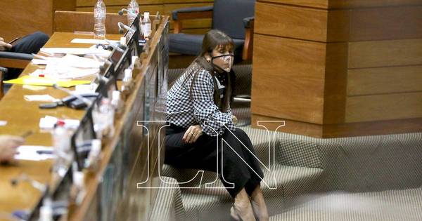 La Nación / Avanza en Diputados proyecto de pérdida de investidura de Celeste Amarilla