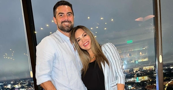 Radiante se mostró Maga Páez al celebrar su aniversario con Patricio Escobar