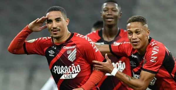 Diario HOY | El Athletico Paranaense, un ataque coral y muchos bailes en el banquillo