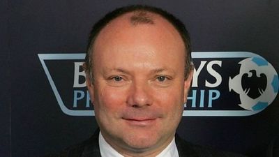 Dimite el presidente de la Premier League por la compra del Newcastle