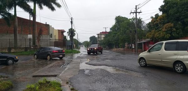 Mientras más llueve, más intransitables se vuelven las calles de Luque - Nacionales - ABC Color
