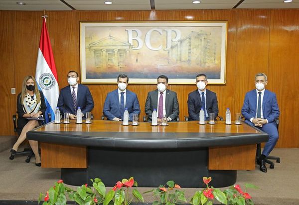 Nuevos directores del BCP asumen con el desafío de preservar la estabilidad y  la inclusión financiera - Nacionales - ABC Color