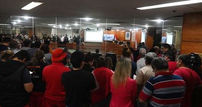 Aprueban el aumentazo salarial a funcionarios prometido por Nenecho - Nacionales - ABC Color