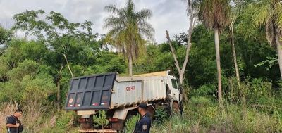 Recuperan en Capitán Bado dos camiones robados en Brasil - Nacionales - ABC Color