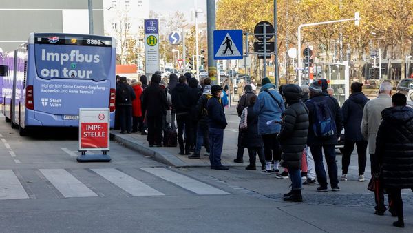 La EMA urge a los europeos a que se vacunen para frenar la cuarta ola