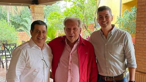 Calé Galaverna cumplió años sin asado multitudinario y al lado de Cartes y Peña