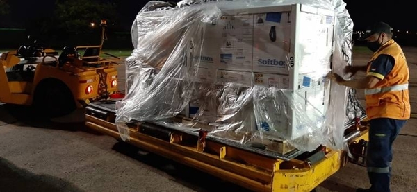 Diario HOY | Lote de Pfizer llegó anoche al país