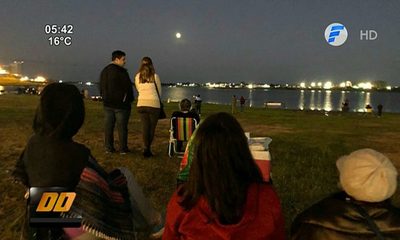 El eclipse lunar desde la Costanera de Asunción | Telefuturo