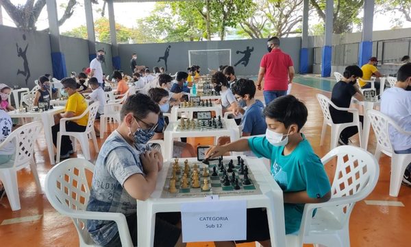 Ajedrecistas de la UNE se ubican en primeros puestos en torneo Internacional