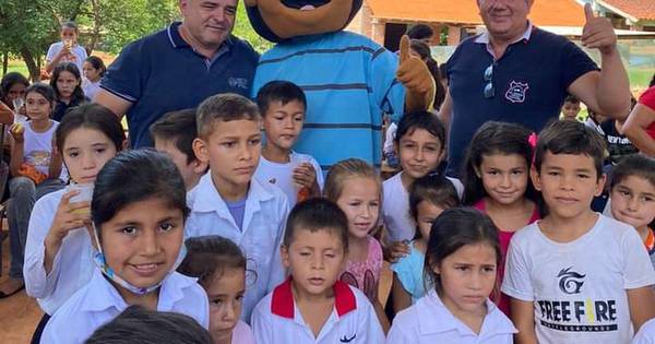 La Nación / FundaJoven capacitó a docentes en Puentesiño sobre salud mental y prevención del suicidio