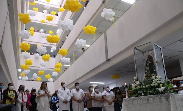 Diario HOY | Virgen de Caacupé visita por primera vez al Hospital de Clínicas