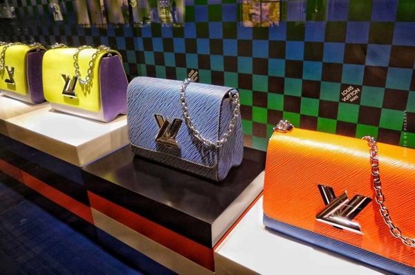 Roban bolsos valorados en más de 100 mil dólares de prestigiosa marca francesa - Megacadena — Últimas Noticias de Paraguay