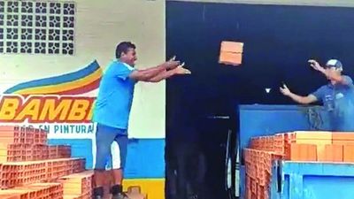 Taní demostró que la cintura sigue todavía intacta