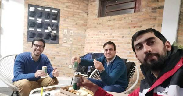La Nación / El concejal Álvaro Grau no sabe si sus asesores son filo-nazis