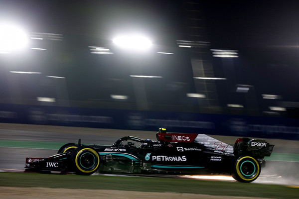 Verstappen y Bottas lideran las Libres del viernes en Losail