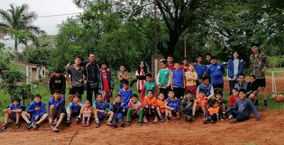 Mediante escuela de fútbol niños reciben enseñanzas sobre valores y principios