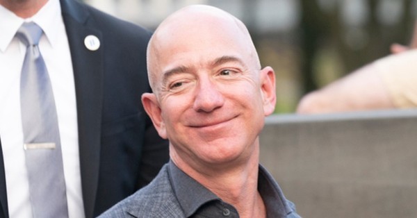 Jeff Bezos cree que en el futuro viviremos en naves espaciales y que la Tierra será un destino de vacaciones - SNT