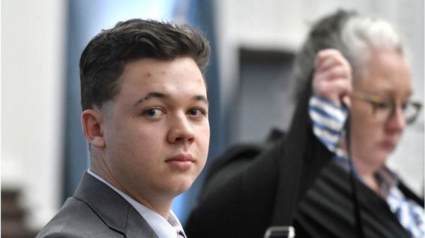El joven Kyle Rittenhouse, exculpado de matar a manifestantes en Estados Unidos - Mundo - ABC Color