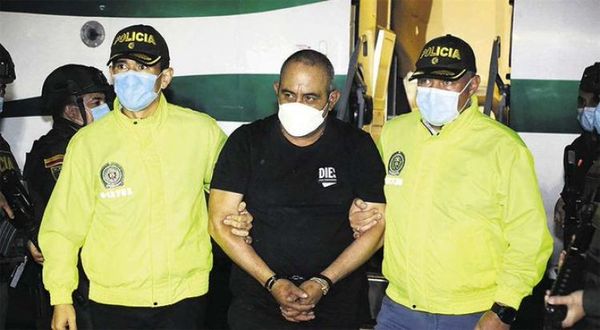 Presidente de Colombia proclama el fin de banda narco que comandaba Otoniel