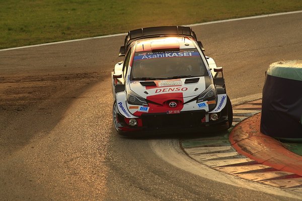 Rally Monza: Evans manda en la etapa y mantiene sus chances al titulo