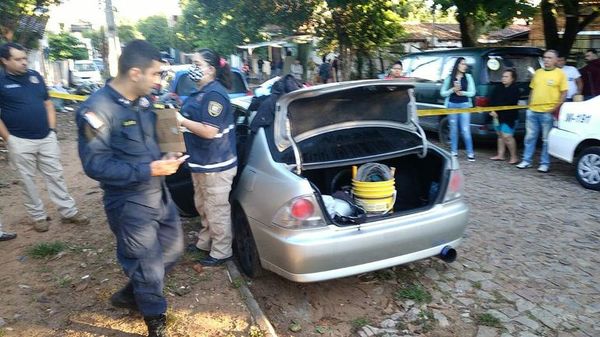 Comisario intentó dispersar a jóvenes alcoholizados y terminó asaltado - Nacionales - ABC Color