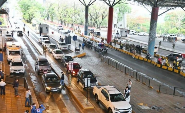 Diario HOY | Asaltan a comitiva paraguaya de Salud en Foz de Iguazú