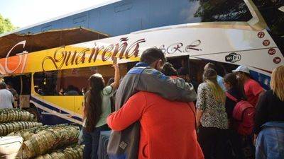 Parten buses con destino a la Argentina desde Villarrica
