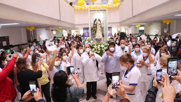 La Virgen de Caacupé visita el Hospital de Clínicas