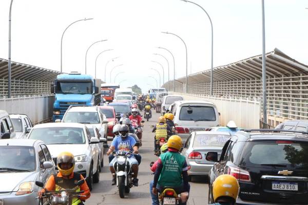 Malvivientes asaltan comitiva del Ministerio de Salud en el Puente de la Amistad