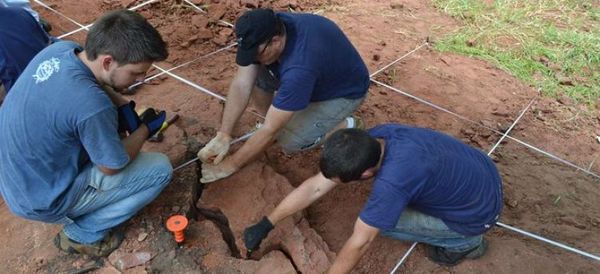 Descubren nueva especie de dinosaurio sin dientes en Brasil
