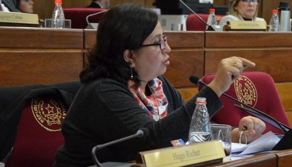 Esperanza: «Ministro pide austeridad pero PGN2022 viene con aumento salarial para sus funcionarios»