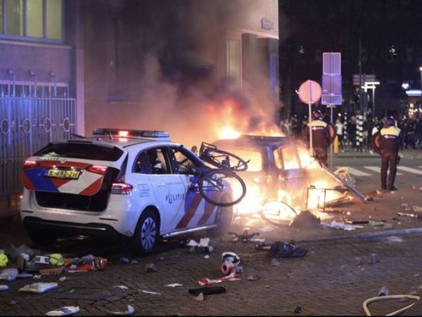 Rotterdam: Corridas y autos en llamas tras manifestación contra restricciones sanitarias