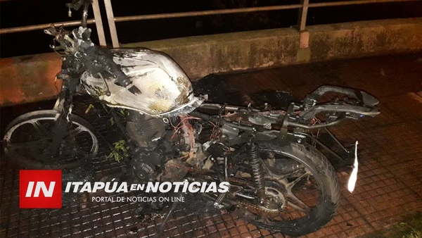 NERVIOSO: DISCUTIÓ CON SU PAREJA Y QUEMÓ SU MOTOCICLETA - Itapúa Noticias