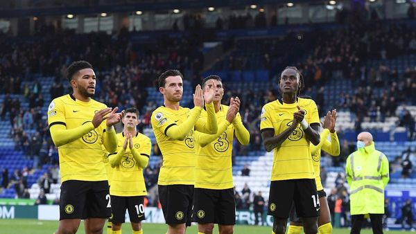 El Chelsea golea a Leicester y refuerza su liderato