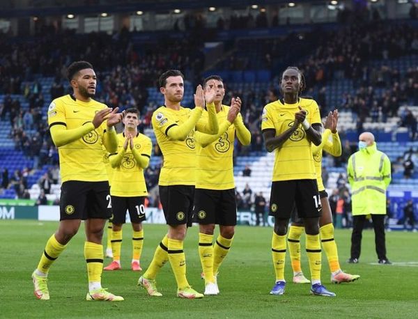 El Chelsea golea a Leicester y refuerza su liderato