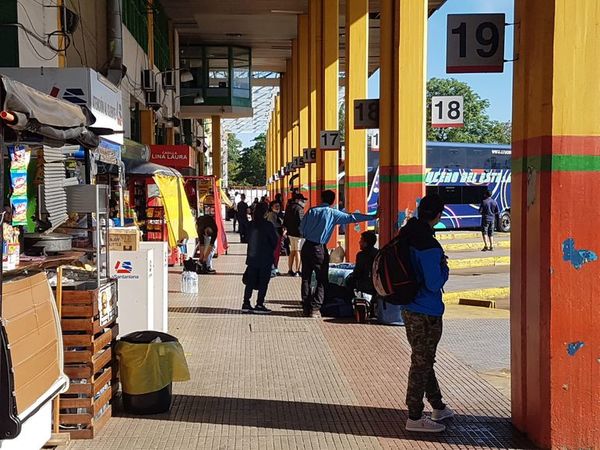 Ómnibus parten llenos de la Terminal hacia la Argentina - Nacionales - ABC Color