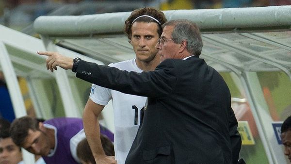 Forlán: Tabárez marcó un antes y un después en Uruguay