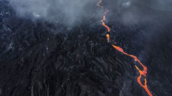 Las cenizas del volcán obligan a suspender otra vez los vuelos a isla española de La Palma - .::Agencia IP::.