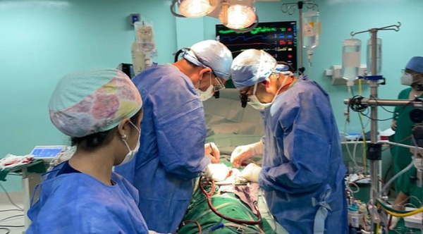 Adolescente recibe trasplante de corazón gracias a joven con muerte cerebral - Noticiero Paraguay